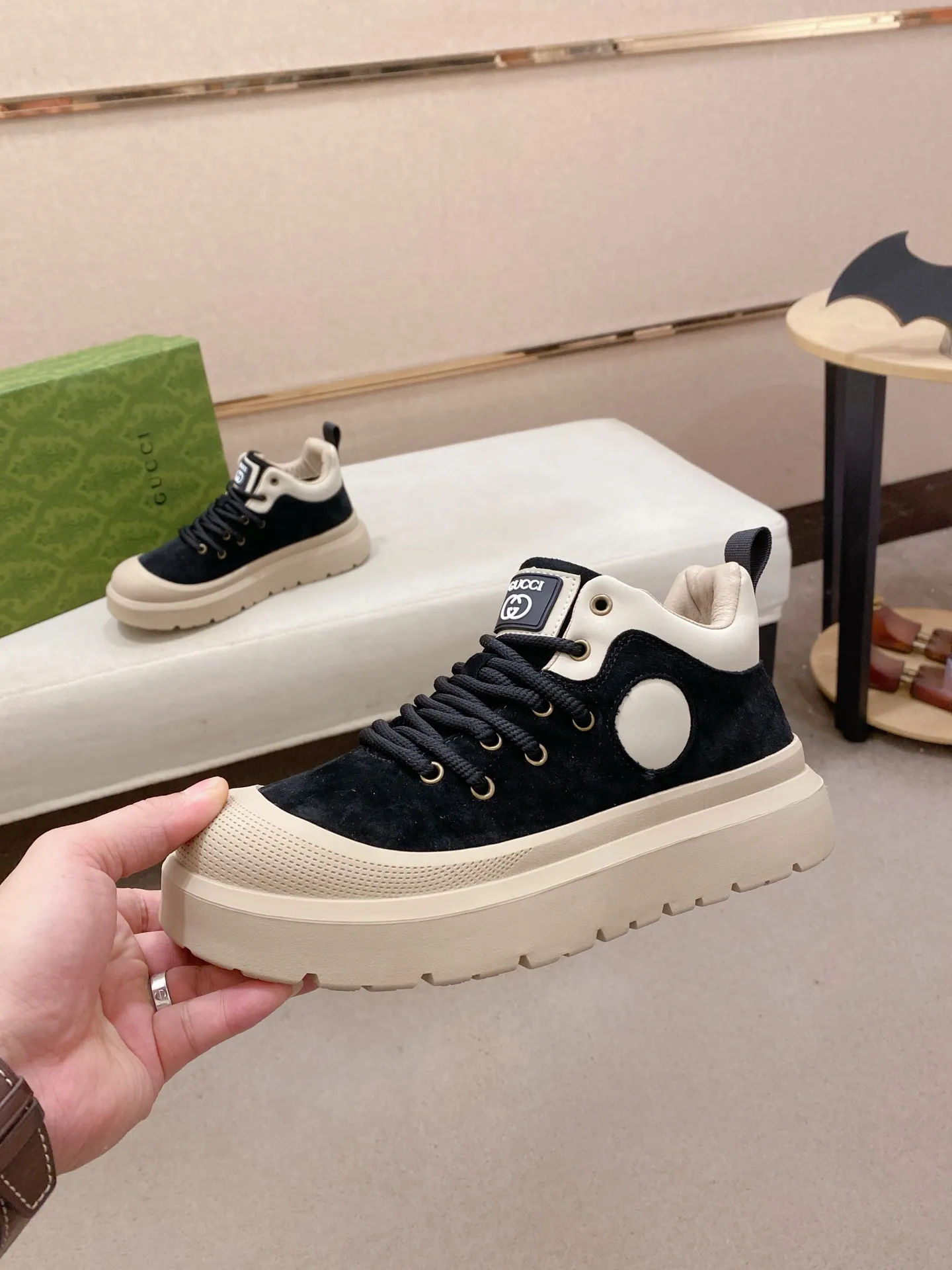 Men's men's shoes 💰 462💰🇮🇹🇮🇹GUCCI (Gucci) top 🔍🔍 new models are on sale at the same time at the counter. The uppers 🇮🇹 are imported from Italy and are made of top-grain cowhide. Fully imported genuine leather lining 💪💪, completely 1⃣️ to 1⃣️ replica 🇮🇹💪💪, ⚠ sole: original sole provided by the original factory, exclusive movable molded sole super comfortable, ⚠ original factory follow-up, 🔍🔍 high quality, you can go in and out of the counter at will, welcome to compare⚠. Code number:38-44